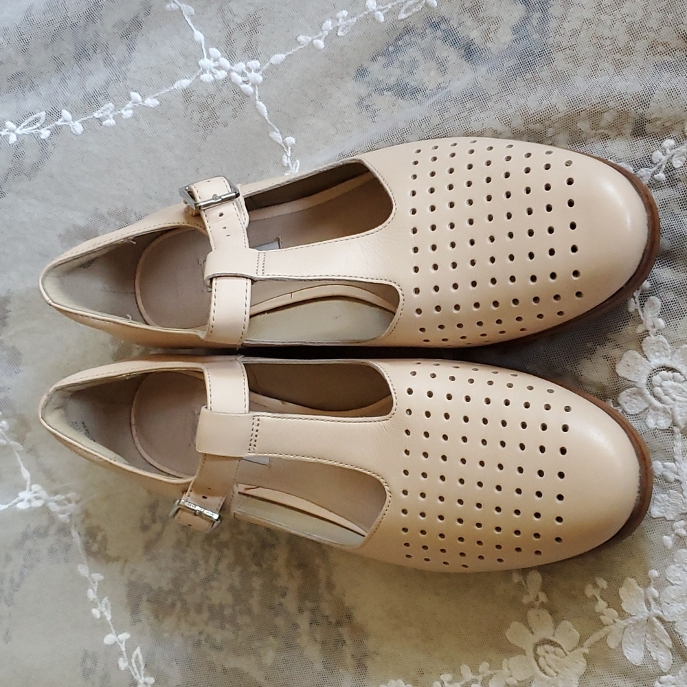 Clarks Narrative Nude T-strap Loafer Size 9